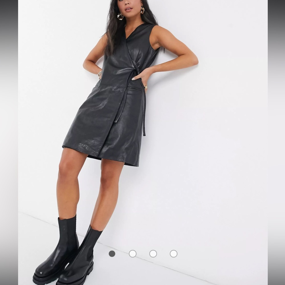 Muubaa Dress V-neck Sleeveless Leather dress